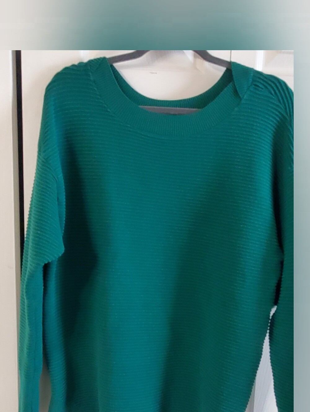 OFFLINE BY AERIE STRETCH OFF SHOULDER SWEATER. RIBBED. STRETCH GREEN MED.